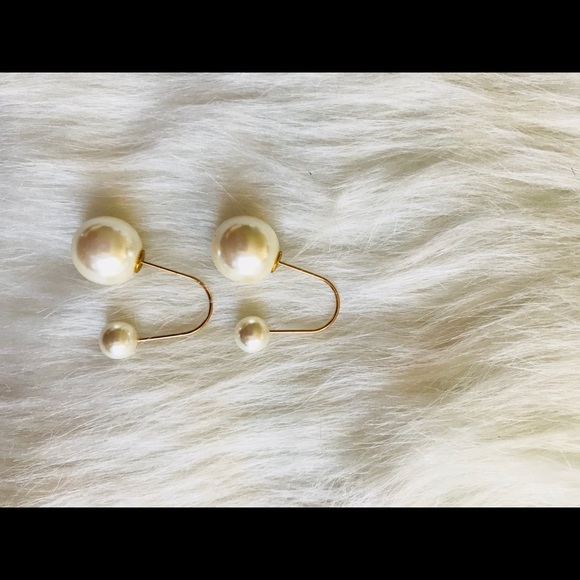 Double Sided Faux Pearl Hanging Earrings - Picture 3 of 3